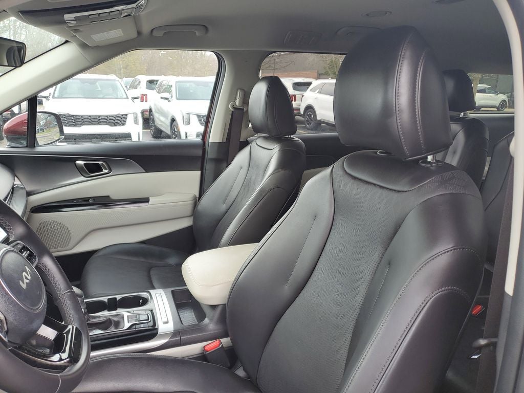 2024 Kia Carnival LX