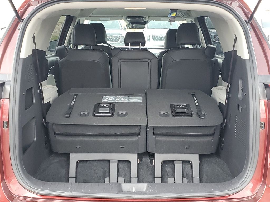 2024 Kia Carnival LX