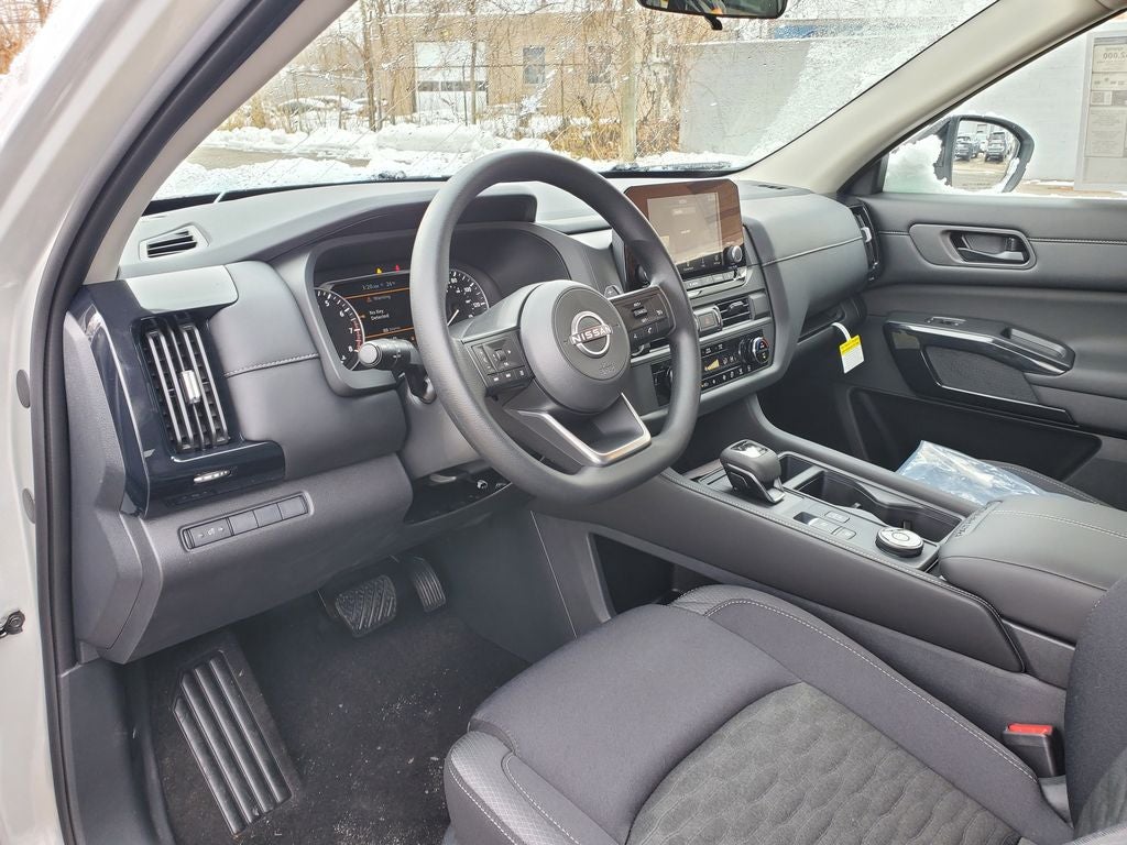 2025 Nissan Pathfinder S