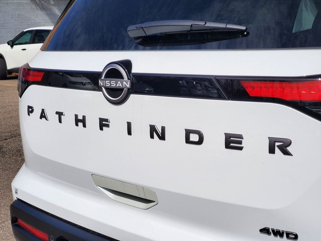 2026 Nissan Pathfinder SV