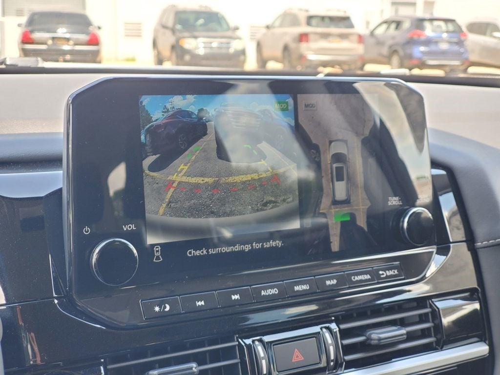 2025 Nissan Pathfinder SL