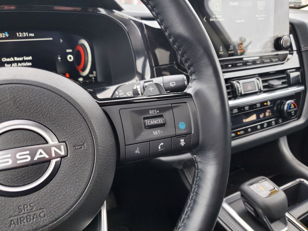 2023 Nissan Pathfinder Platinum w/ CAPTAINS CHAIRS