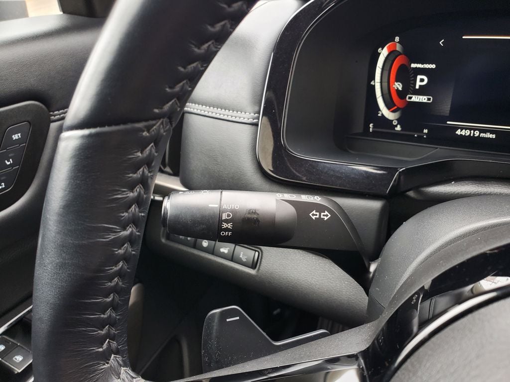 2023 Nissan Pathfinder Platinum w/ CAPTAINS CHAIRS