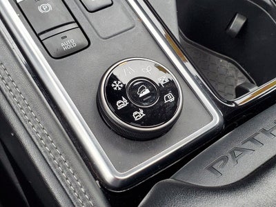 2023 Nissan Pathfinder Platinum w/ CAPTAINS CHAIRS