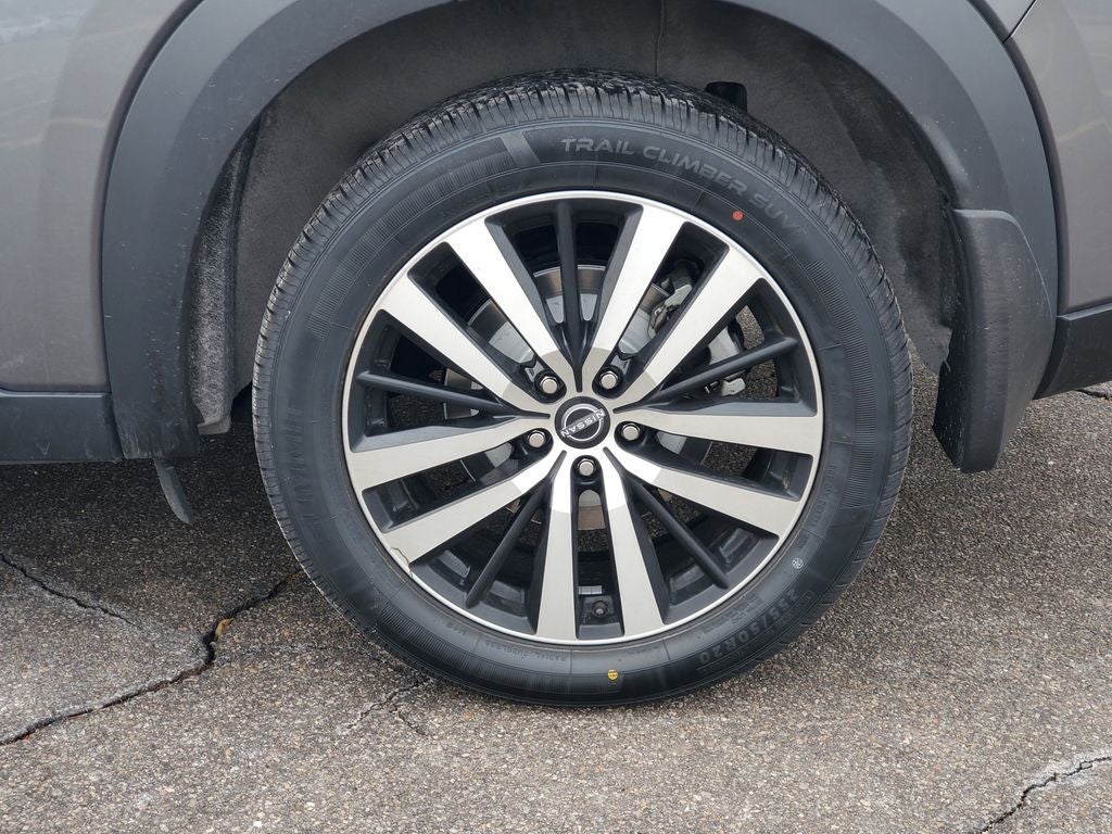 2023 Nissan Pathfinder Platinum w/ CAPTAINS CHAIRS