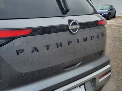 2023 Nissan Pathfinder Platinum w/ CAPTAINS CHAIRS