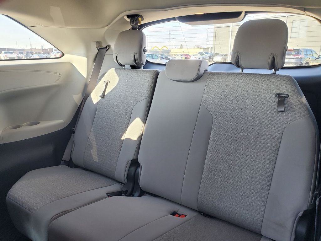 2023 Toyota Sienna LE