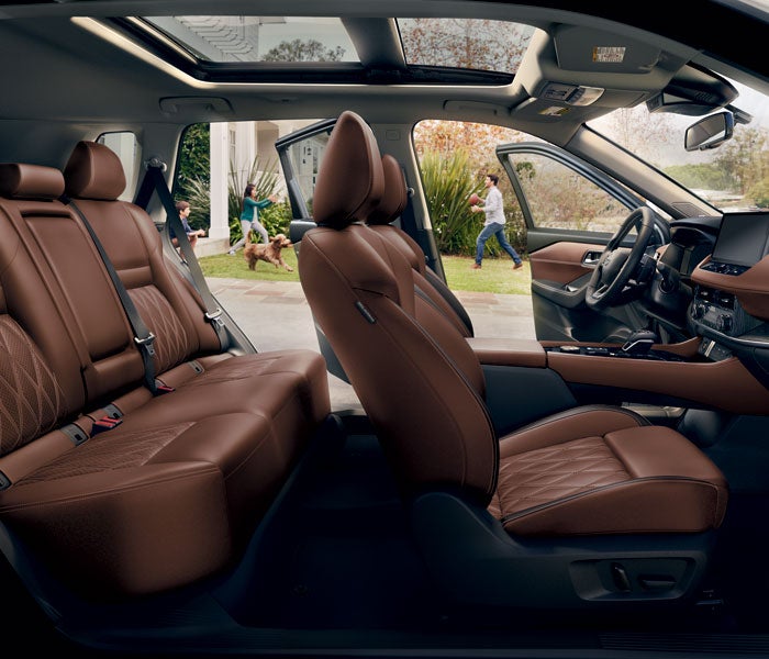 Nissan of Macomb in Clinton Township MI