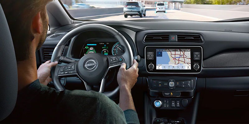 2025 Nissan LEAF Dashboard & Technology